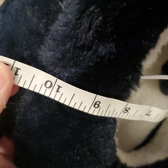 Cat Navy Fur Hideout Hut With Ball - Picture 8 of 9